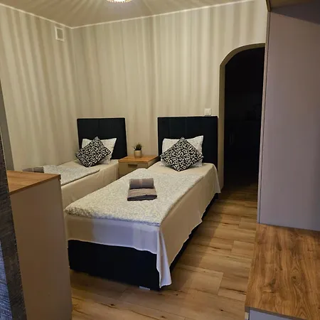I Apartment *