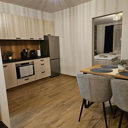I Apartment *